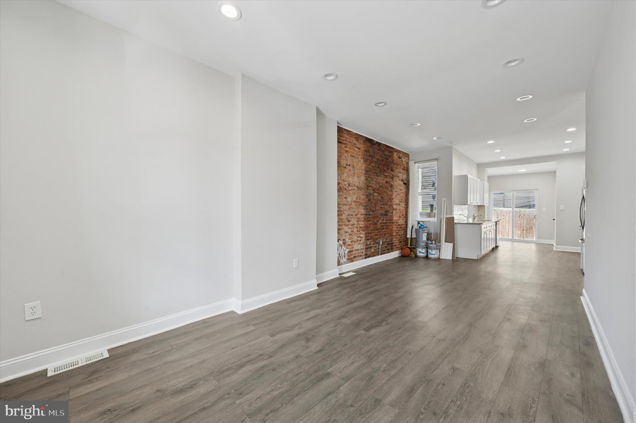 2835 W MONTGOMERY AVENUE