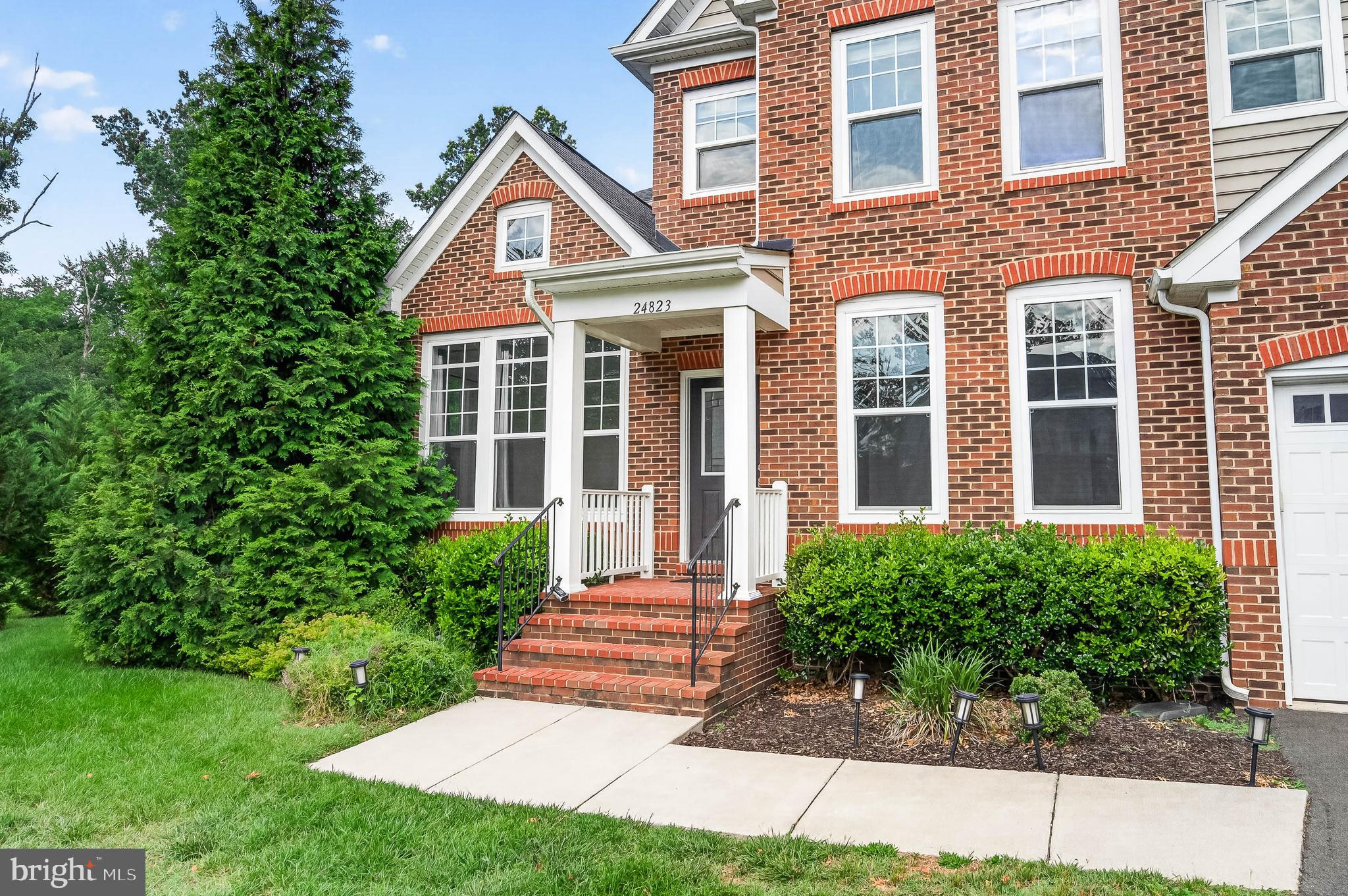 24823 BARRINGTON GROVE COURT
