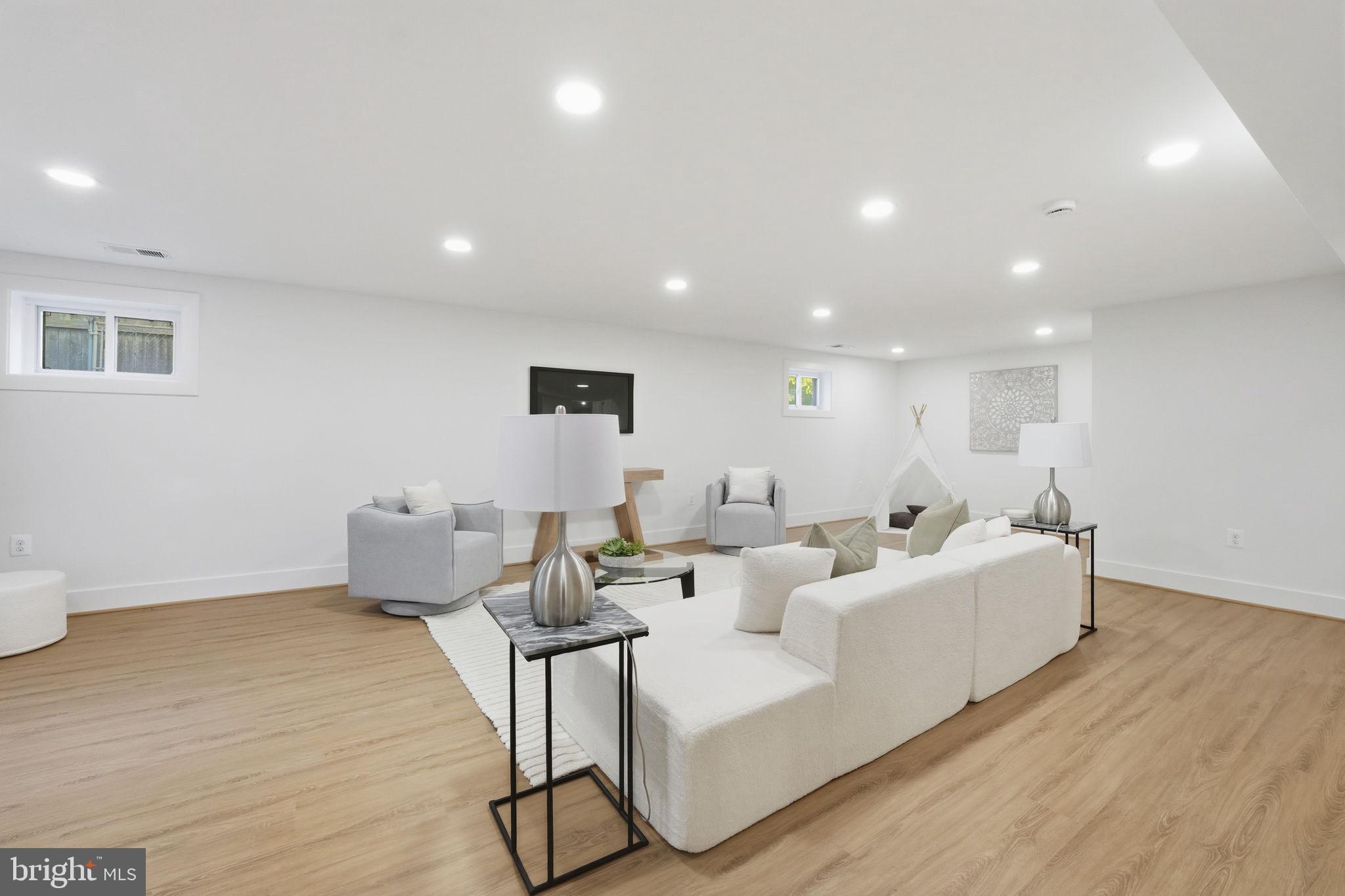 BRANDON VILLAGE - Residential