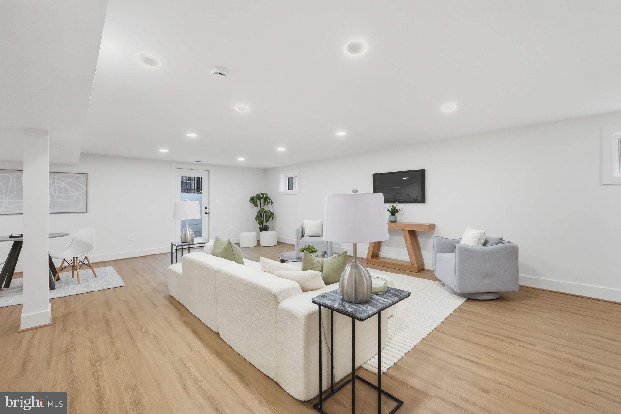 BRANDON VILLAGE - Residential