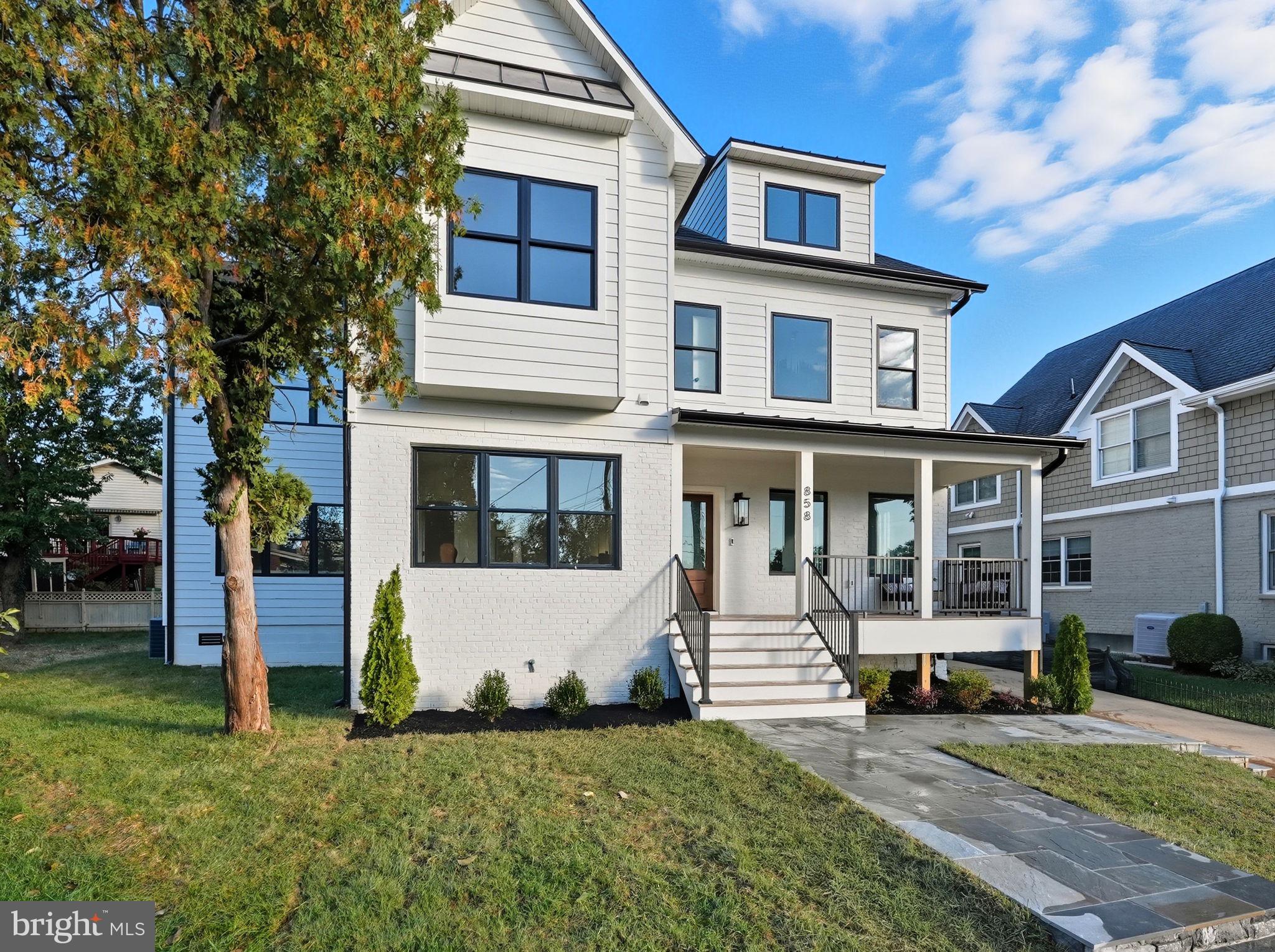 858 N GREENBRIER STREET