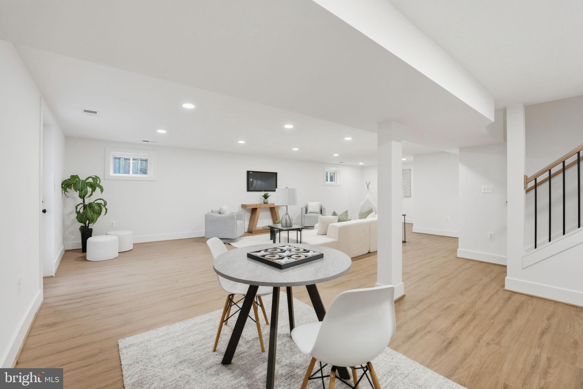 BRANDON VILLAGE - Residential