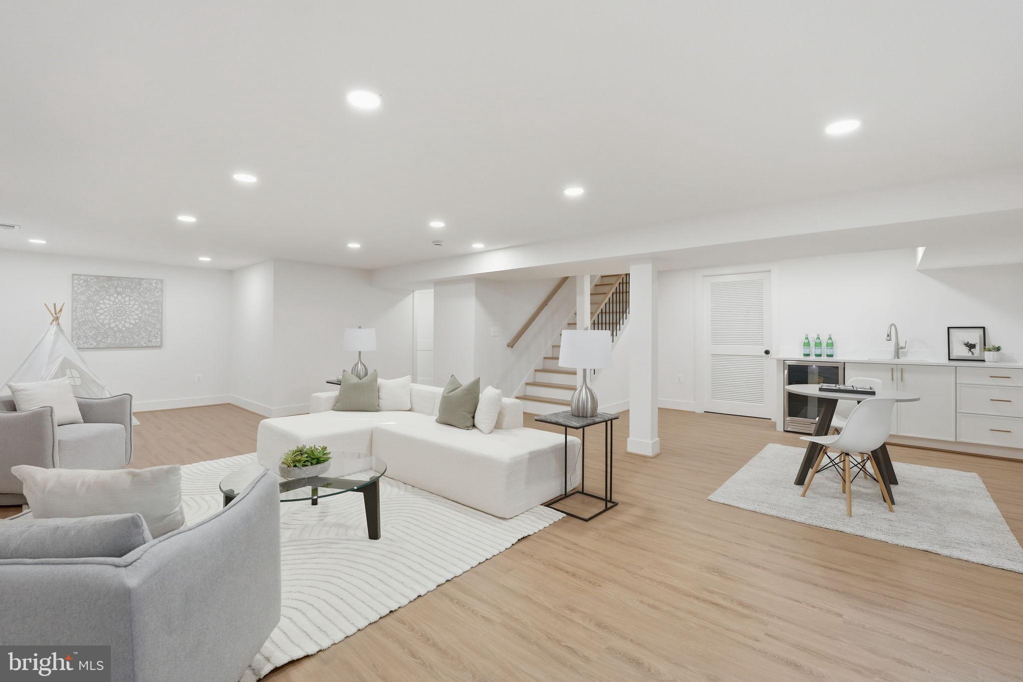 BRANDON VILLAGE - Residential