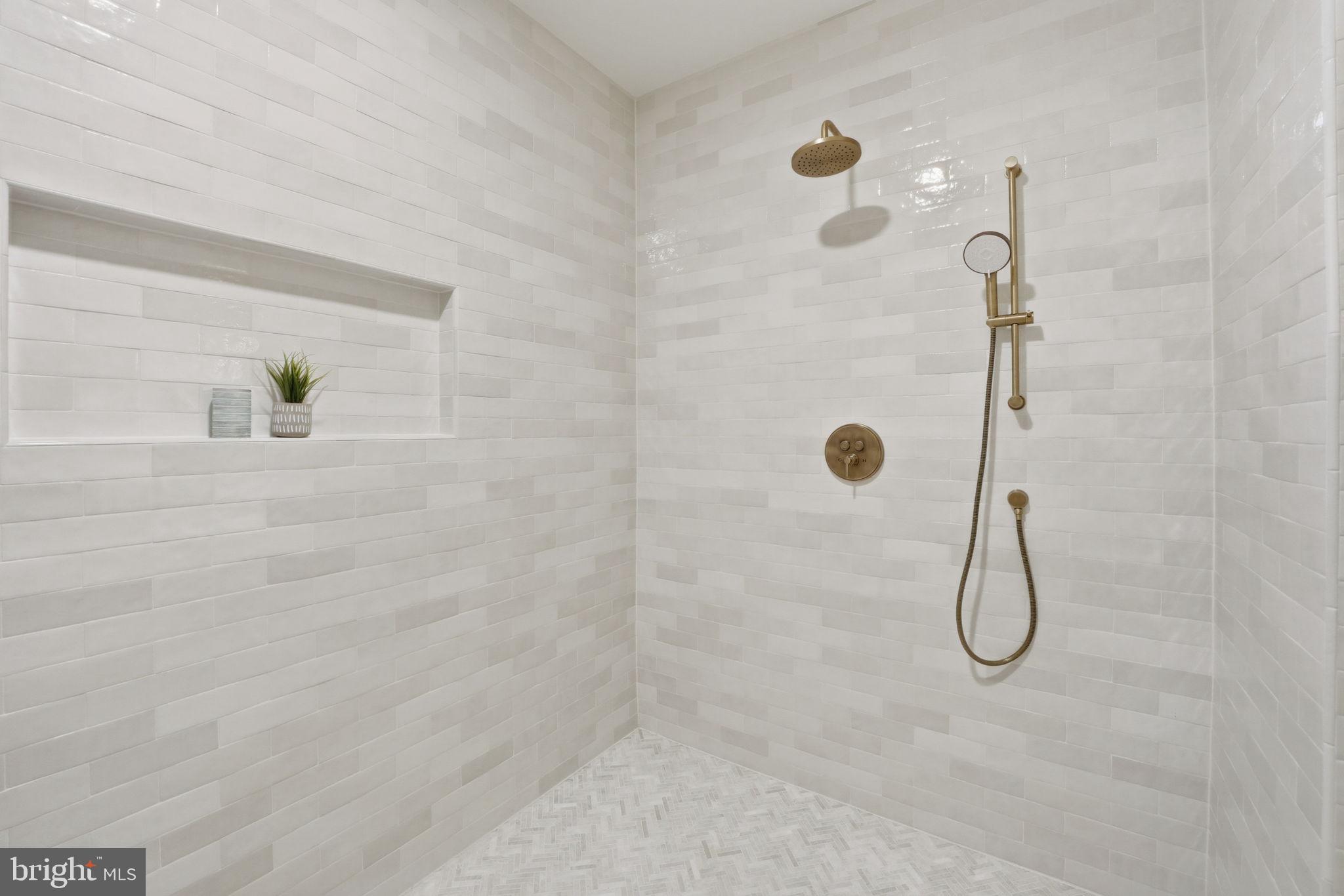 BRANDON VILLAGE - Residential