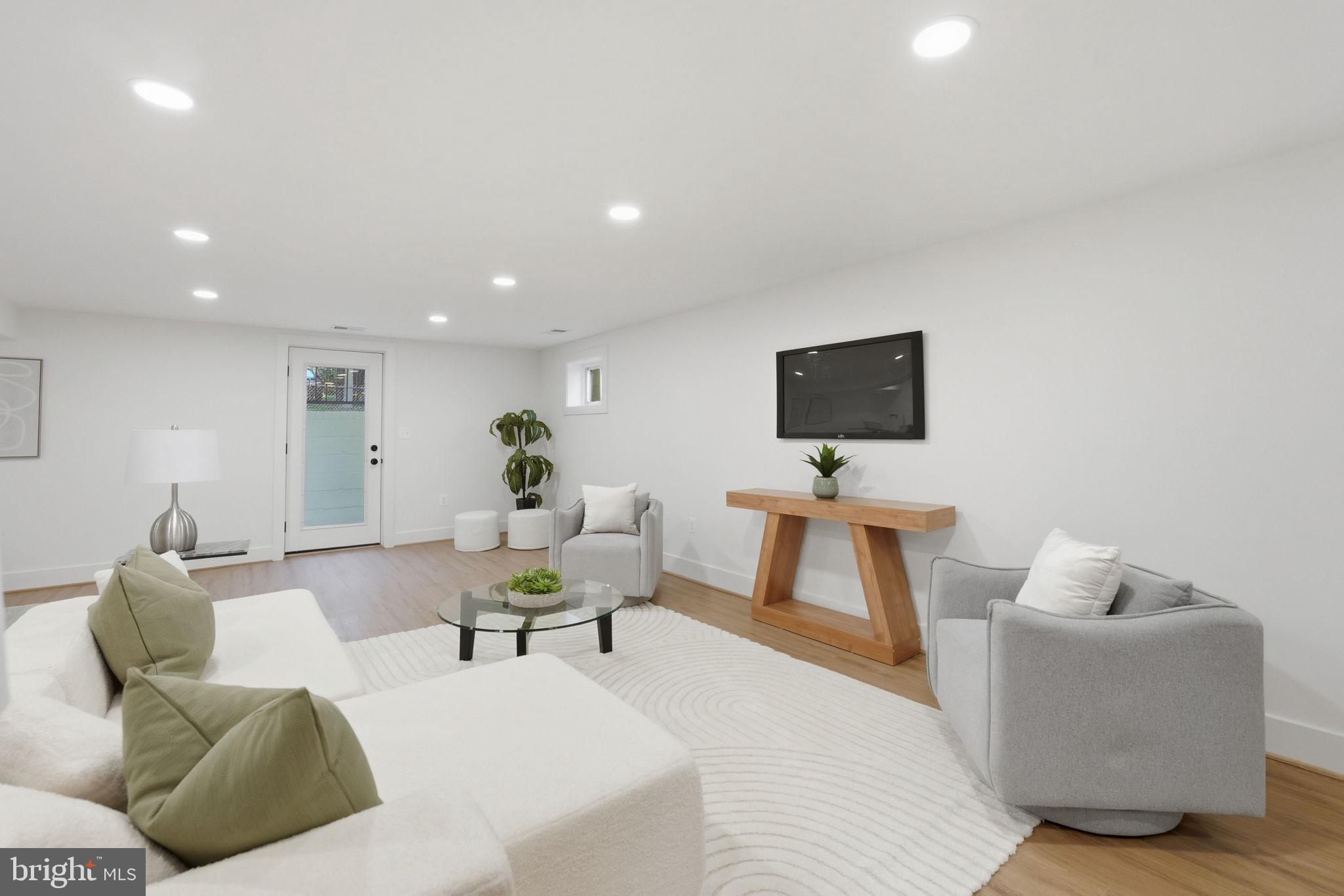 BRANDON VILLAGE - Residential