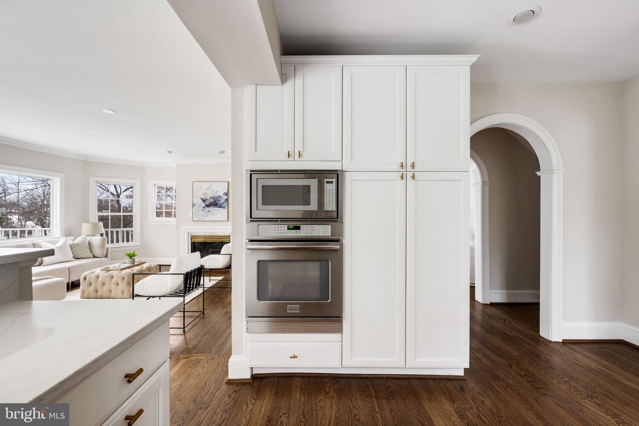 BEVERLEY HILLS - Residential