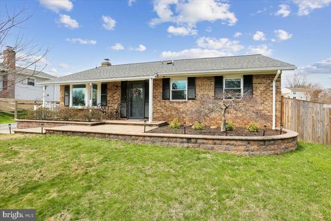 Photo of 24328 Flamingo Terrace, GAITHERSBURG, MD 20882 (MLS # MDMC2224288)