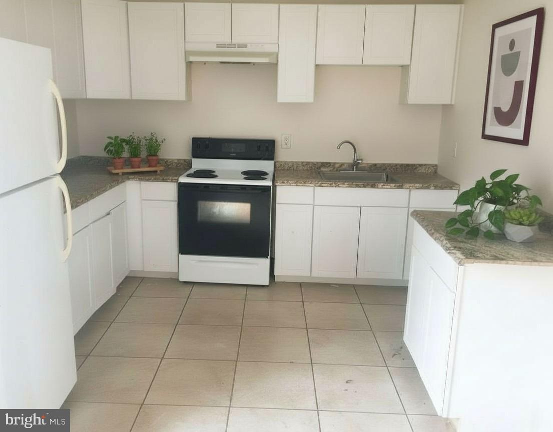 COLONY SQUARE - Residential