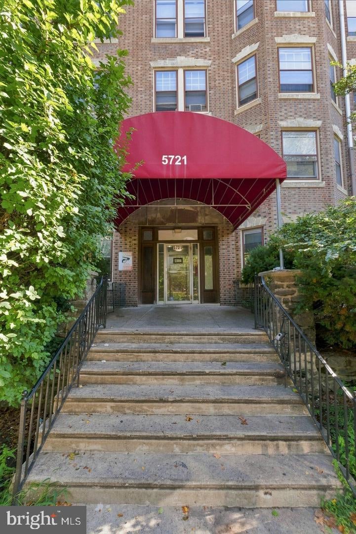 5721 MORRIS STREET 404