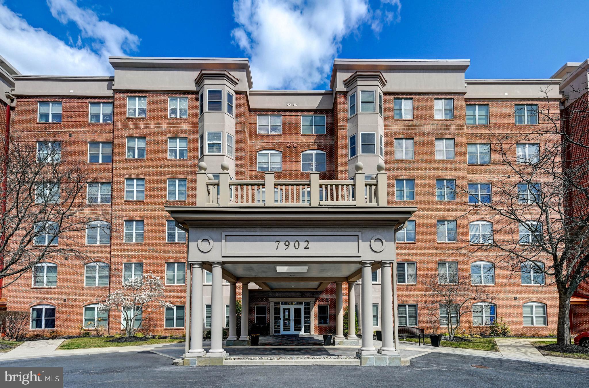Live authentically. Gated luxury condominium in sought after Stevenson Commons. This desireable condominium community offers an unparalleled blend of sophistication and convenience. Appreciate refined living and ease of lifestyle. Light-filled, thoughtfully designed floor plan. This unit was converted from a 3 bedroom to a spacious 2 bedroom and a den. The den offers many possibilities for a potential music room, library, yoga studio, and even a conversion back to a 3rd bedroom if you feel inclined. Downsize without missing a beat. Meticulous and very lightly lived in. Pristine interiors. Explore your culinary talents in the inviting cooking space. Luxury abounds. Exquisite textures, materials and lighting throughout. Indulge in the expansive owner’s suite, curate your style with two large walk-in closets. Luxe spa bath. Spectacular condominium with enduring interiors. Bright, light, and radiant. Stevenson Commons offers an unrivaled retreat in one of the most coveted locations. Minutes to everywhere you want to be. Cultivate your existence. The art of uniting human and home.
•SELLER TO CONFIRM CONDO FEE