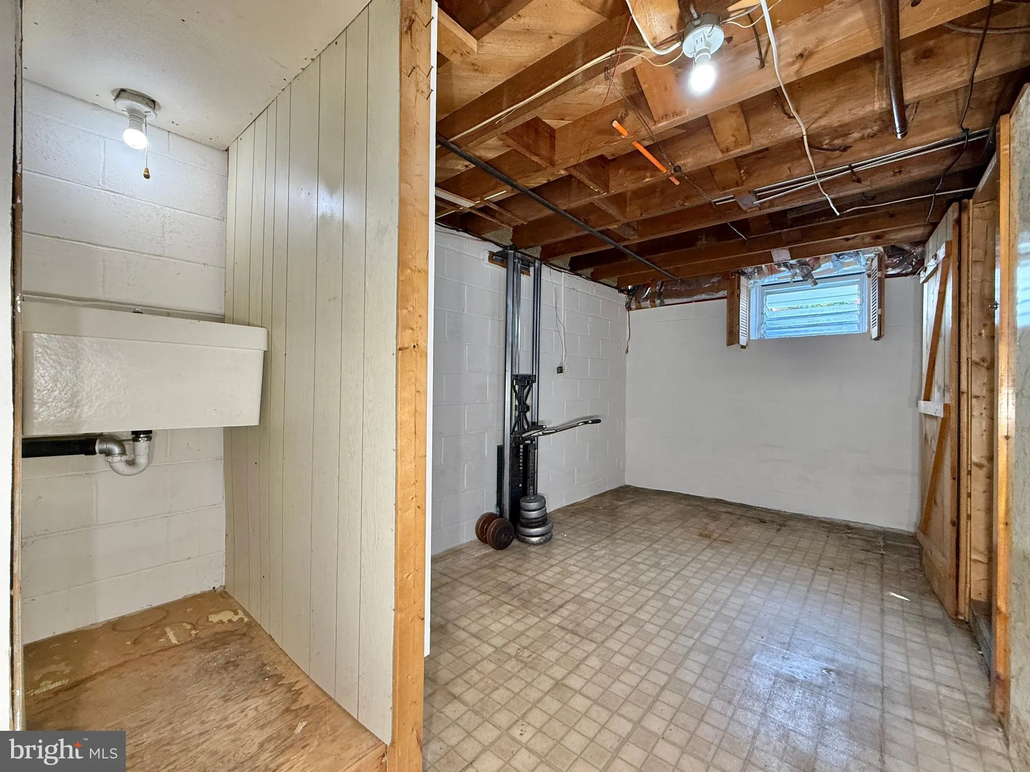 Baltimore, Maryland 21228, United States, 2 Bedrooms Bedrooms, ,1 BathroomBathrooms,Residential,Pending,228526