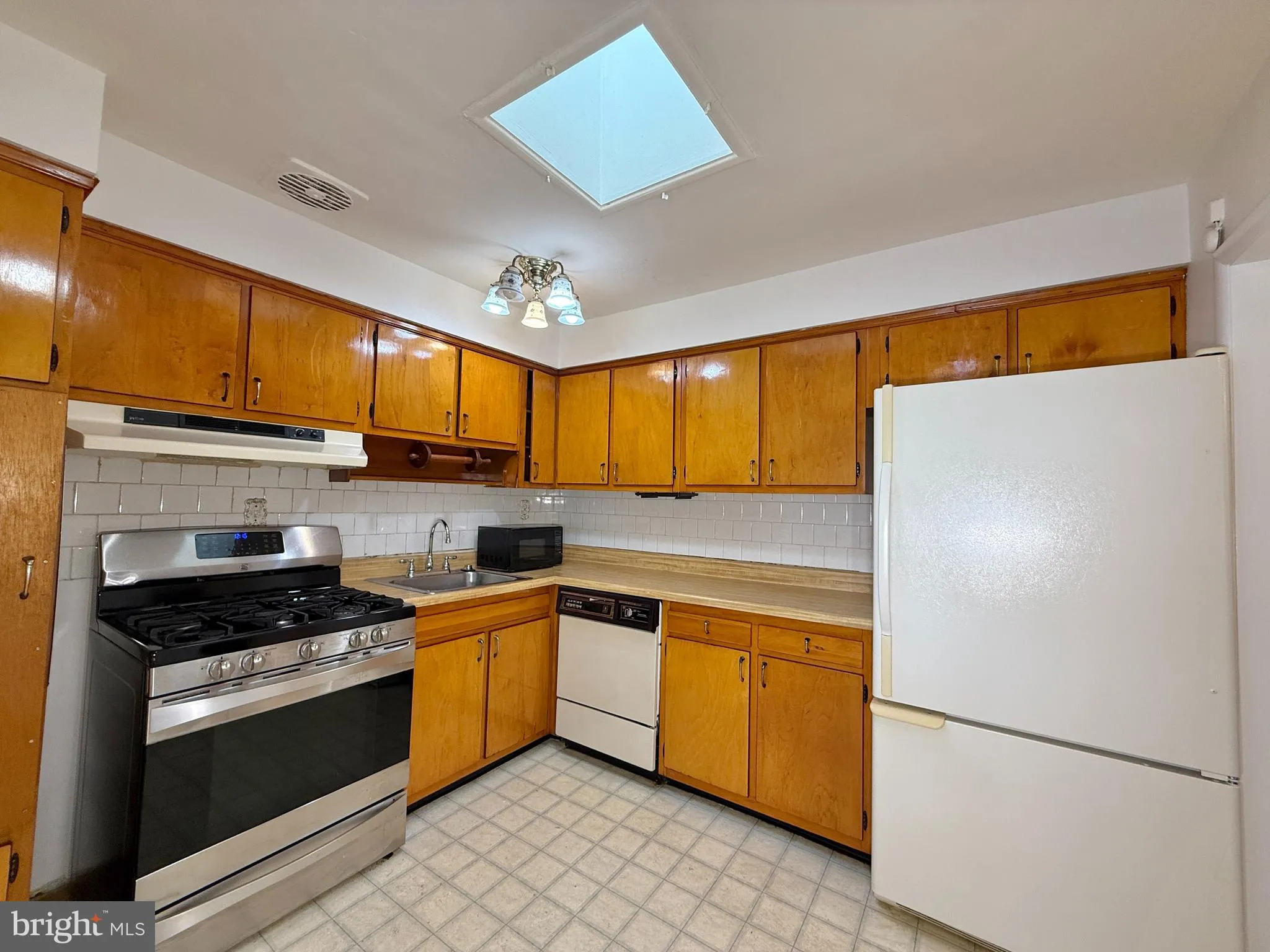 Baltimore, Maryland 21228, United States, 2 Bedrooms Bedrooms, ,1 BathroomBathrooms,Residential,Pending,228526