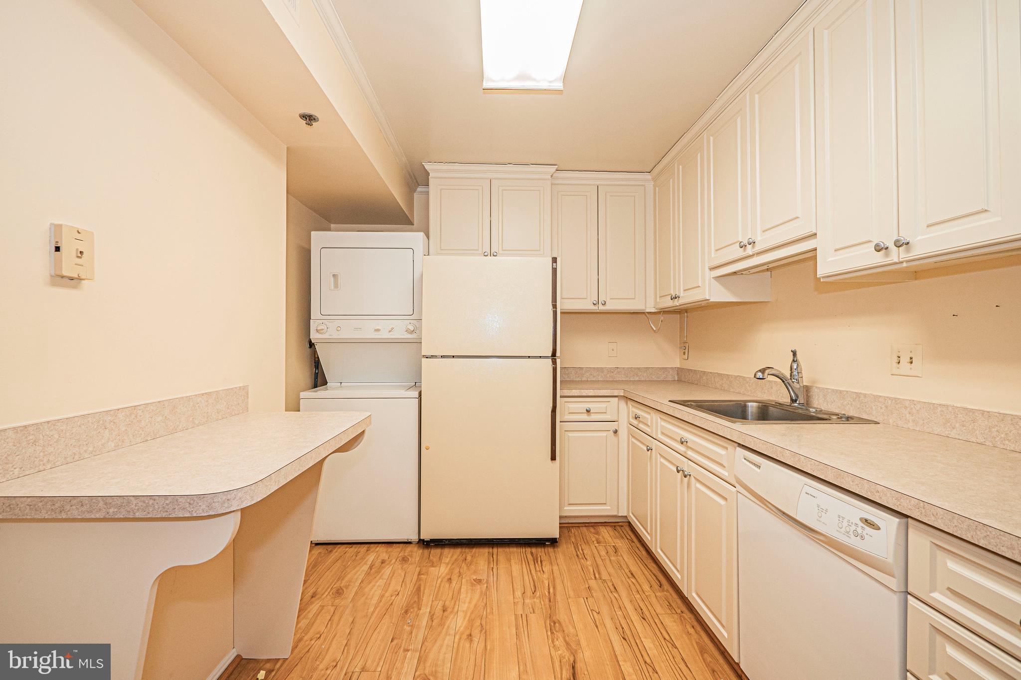 LEISURE WORLD - Residential