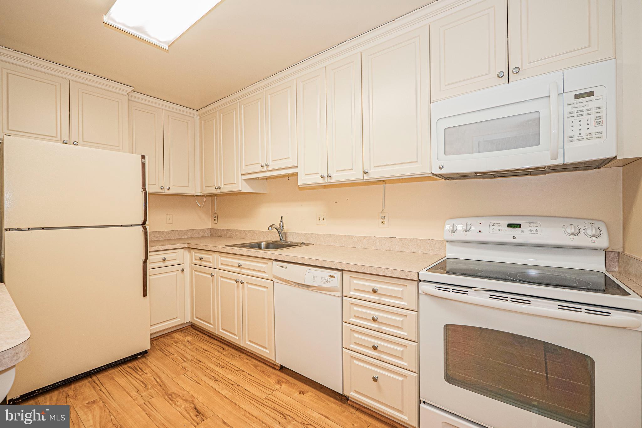 LEISURE WORLD - Residential