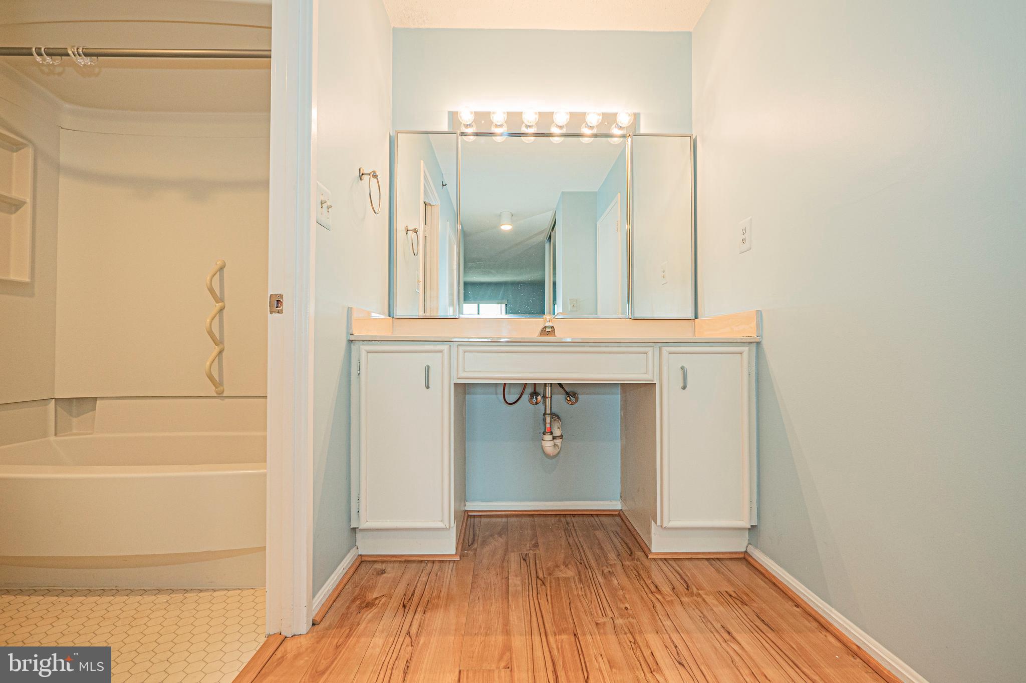 LEISURE WORLD - Residential