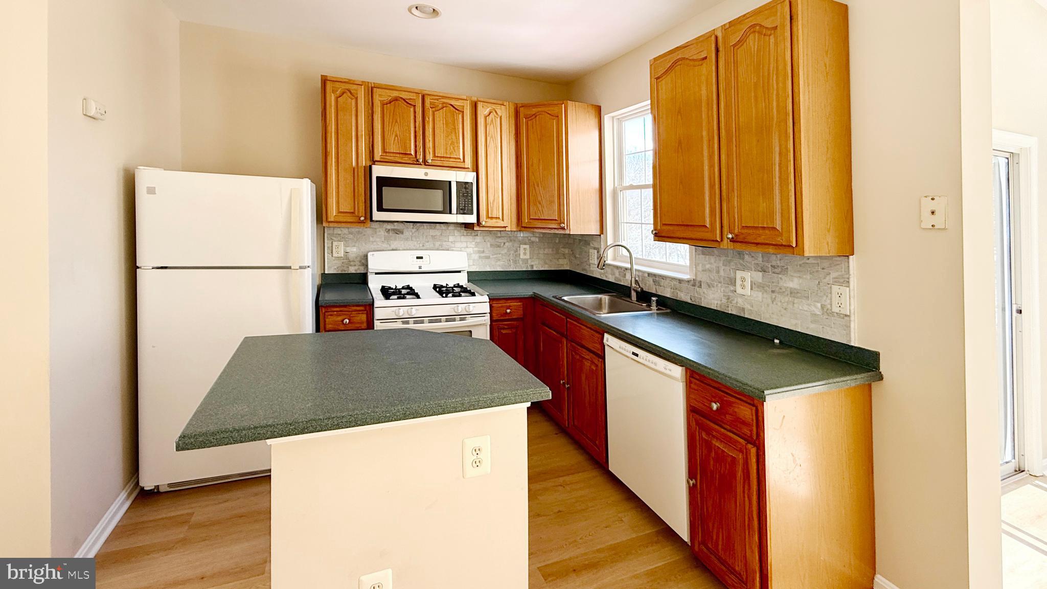 RIDGE COMMONS - Residential