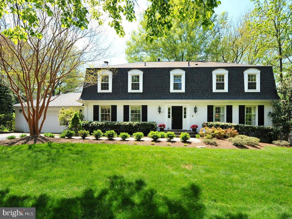 Photo of 9308 Winterset Drive, POTOMAC, MD 20854 (MLS # MDMC2203406)