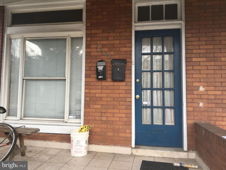 NICE 3 BEDROOM APARTMENT END UNIT AT A LOW PRICE. THIS IS A FIRST FLOOR UNIT. NICE LOCATION, 15 MINUTES WALKING TO JOHN HOPKINS MAIN CAMPUS. CAMPUS BUS IS ALSO CLOSE BY. NO SMOKING. NO PETS.