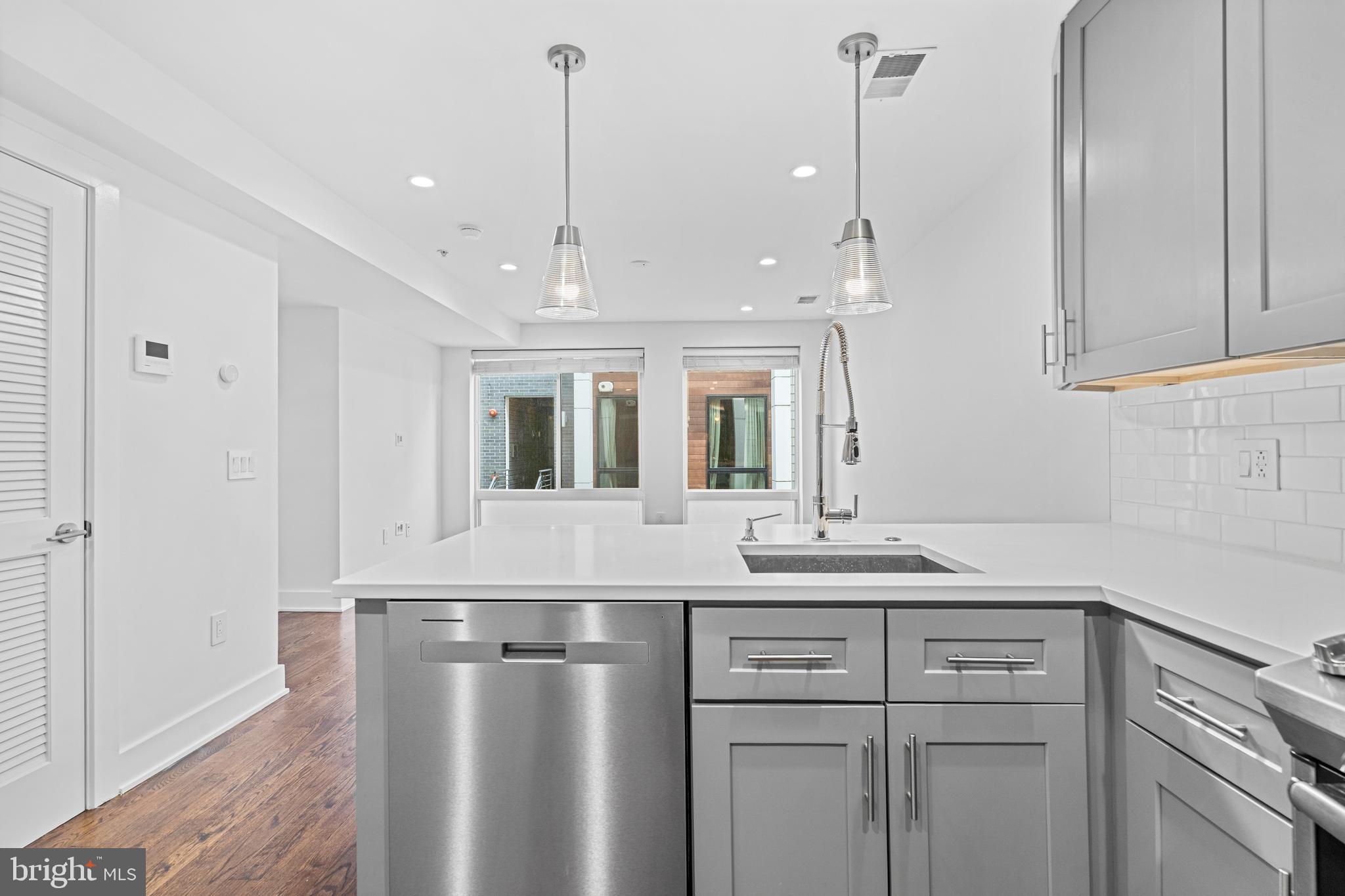 1649 E EYRE STREET 3