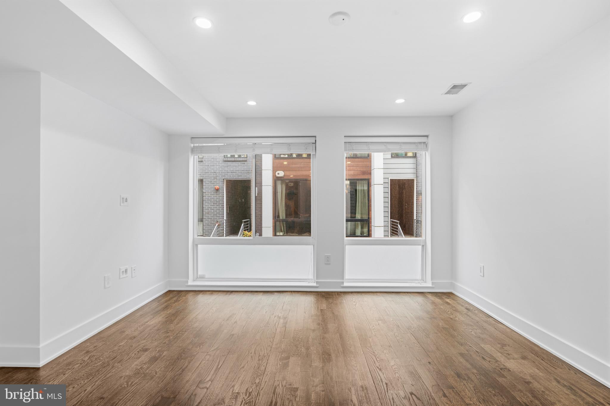 1649 E EYRE STREET 3