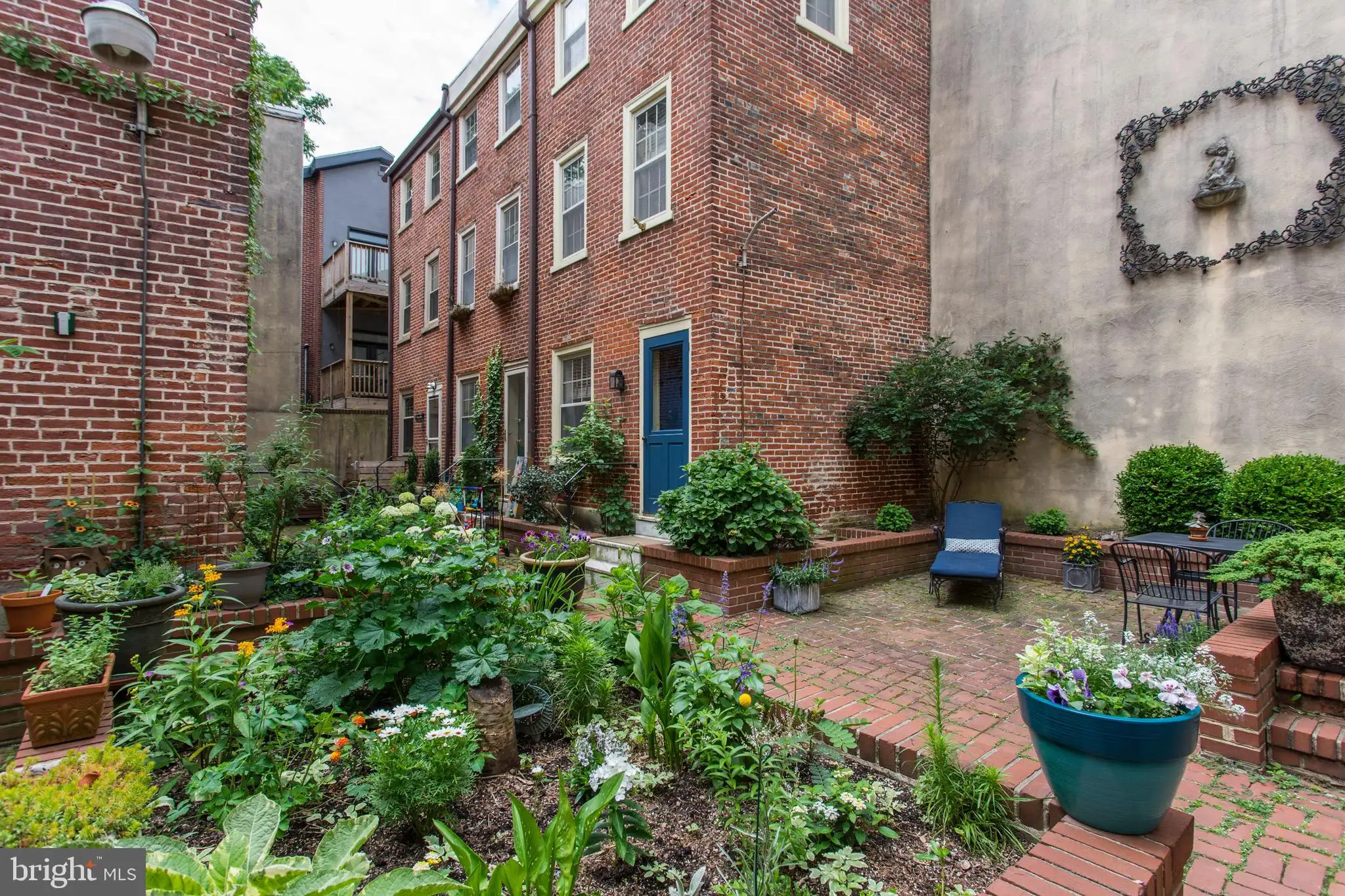 228 Catharine St Unit 1  