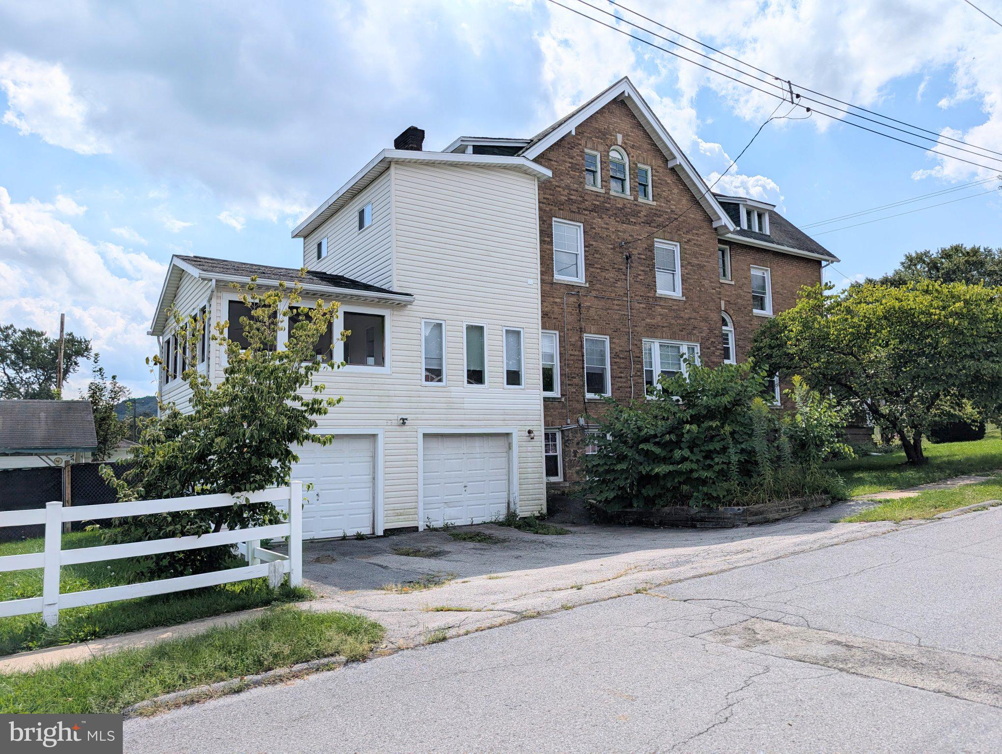 627 TURNPIKE AVENUE