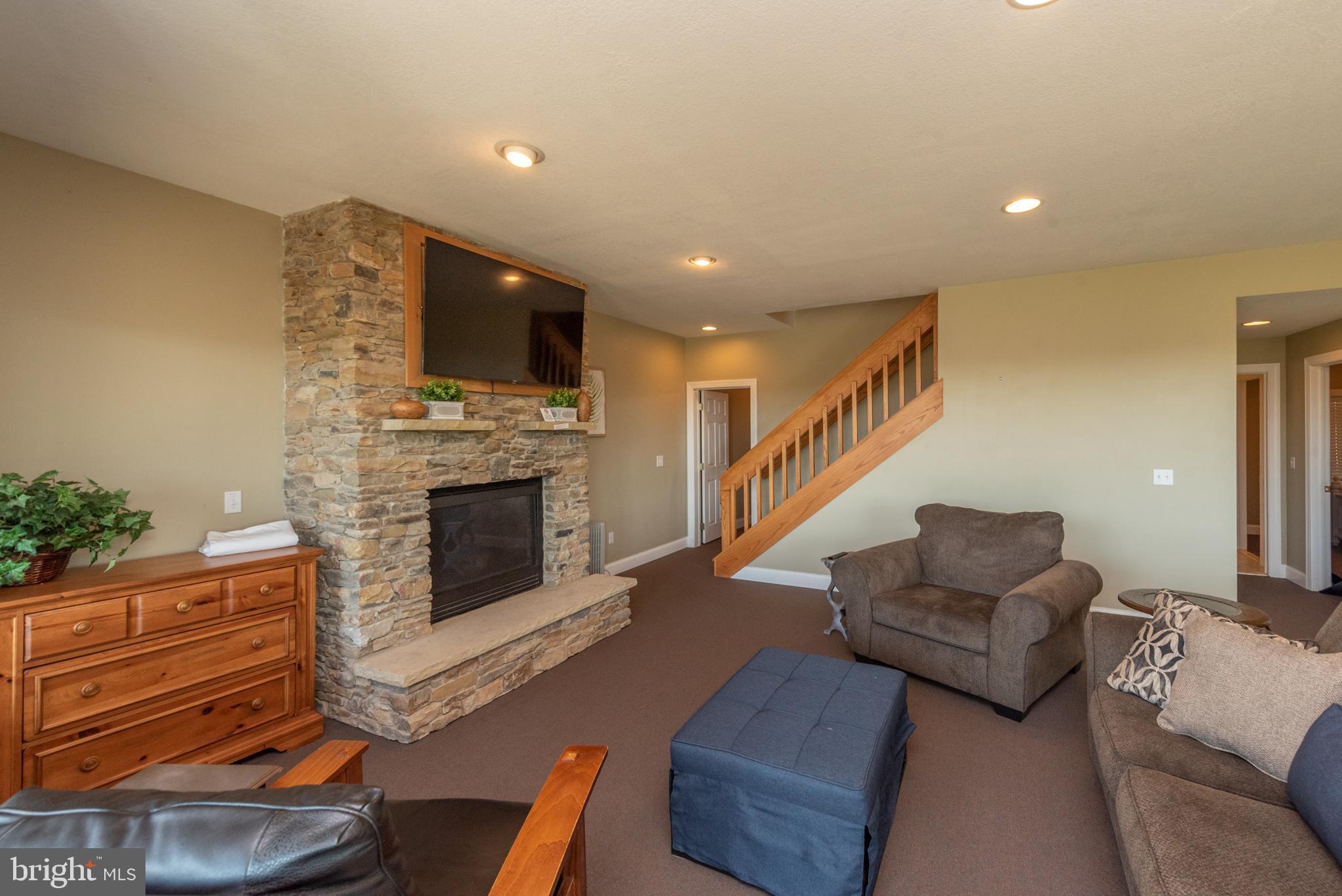 WATERFRONT GREENS - Residential