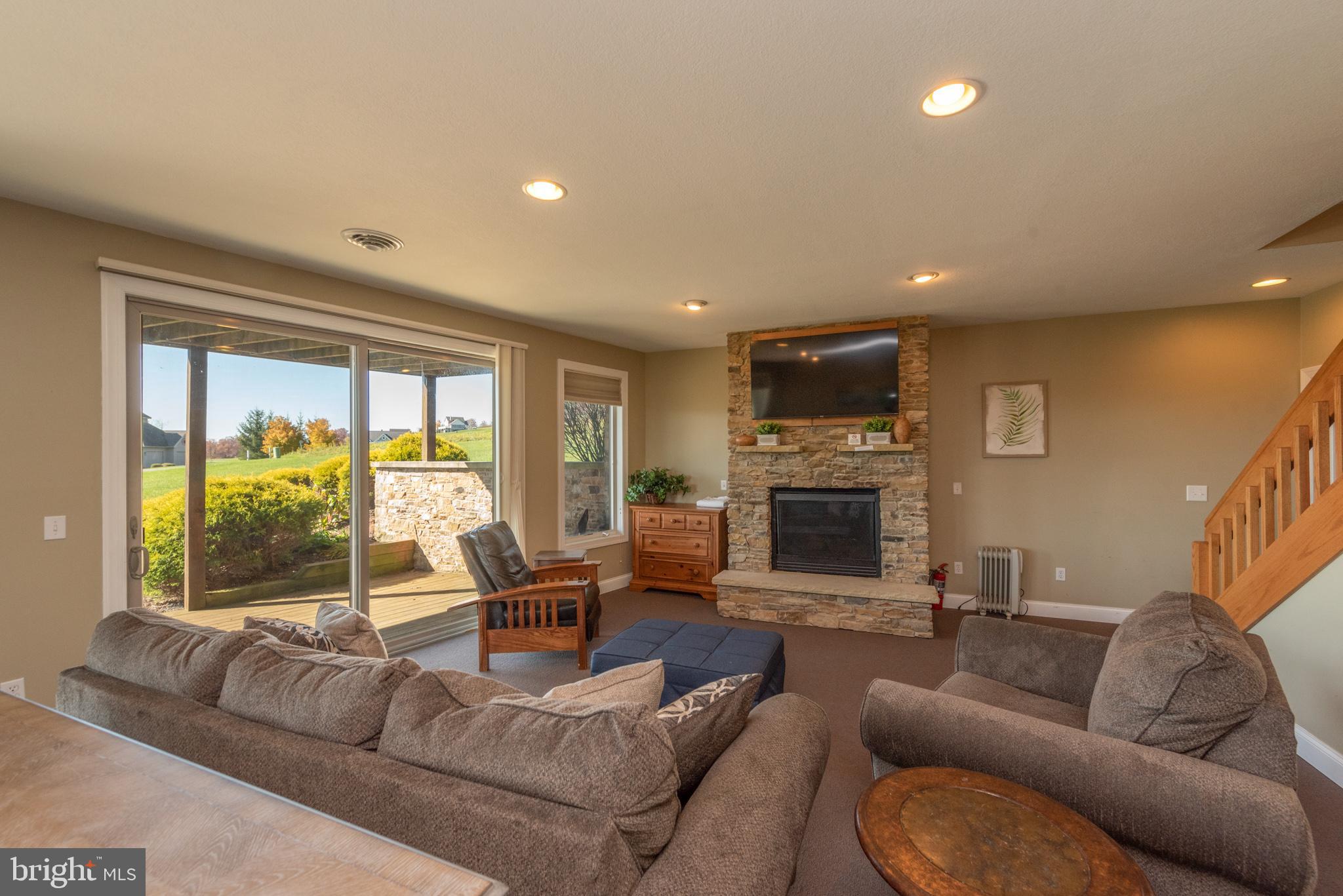 WATERFRONT GREENS - Residential