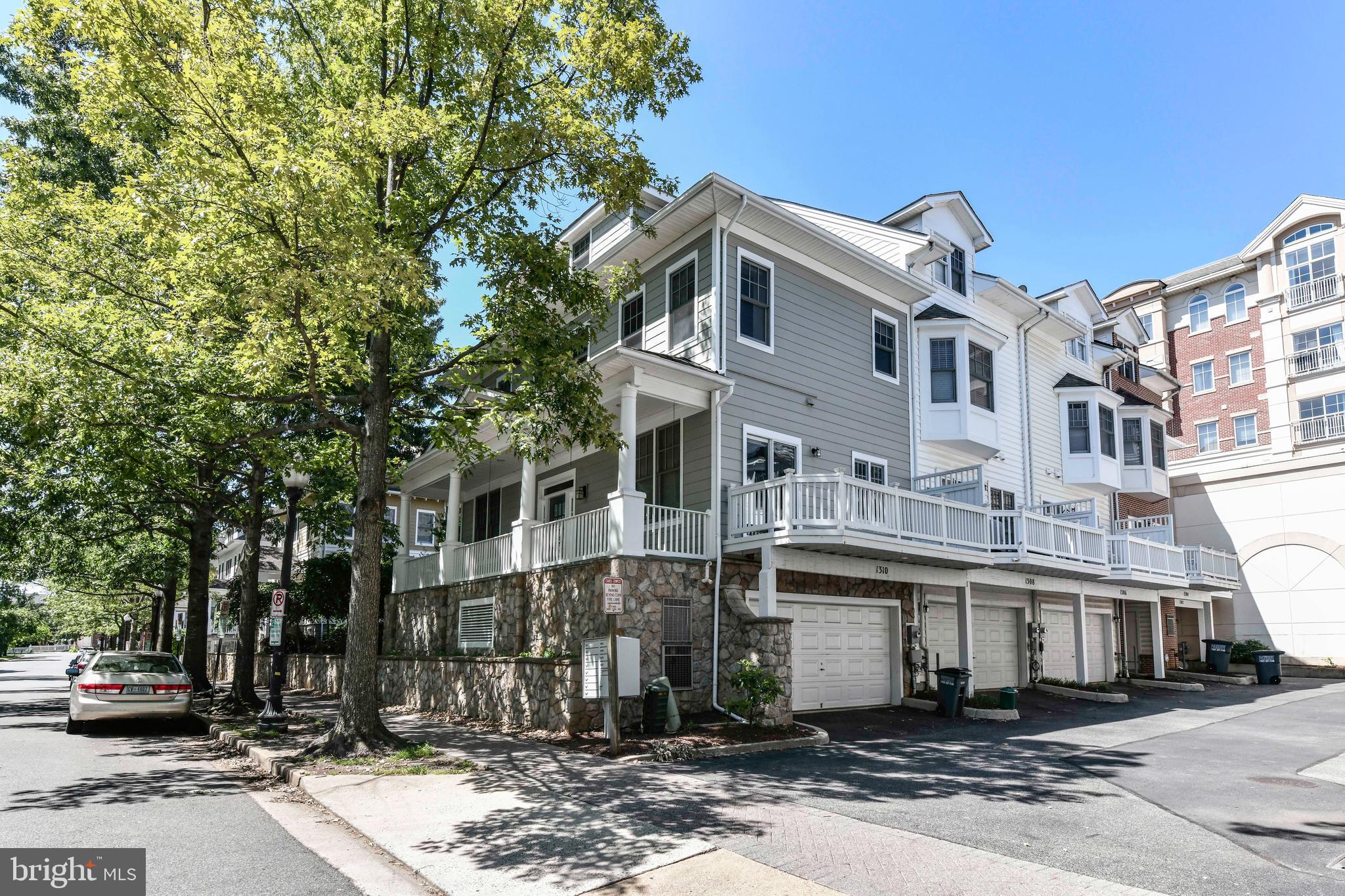 CLARENDON CENTER - Residential Lease