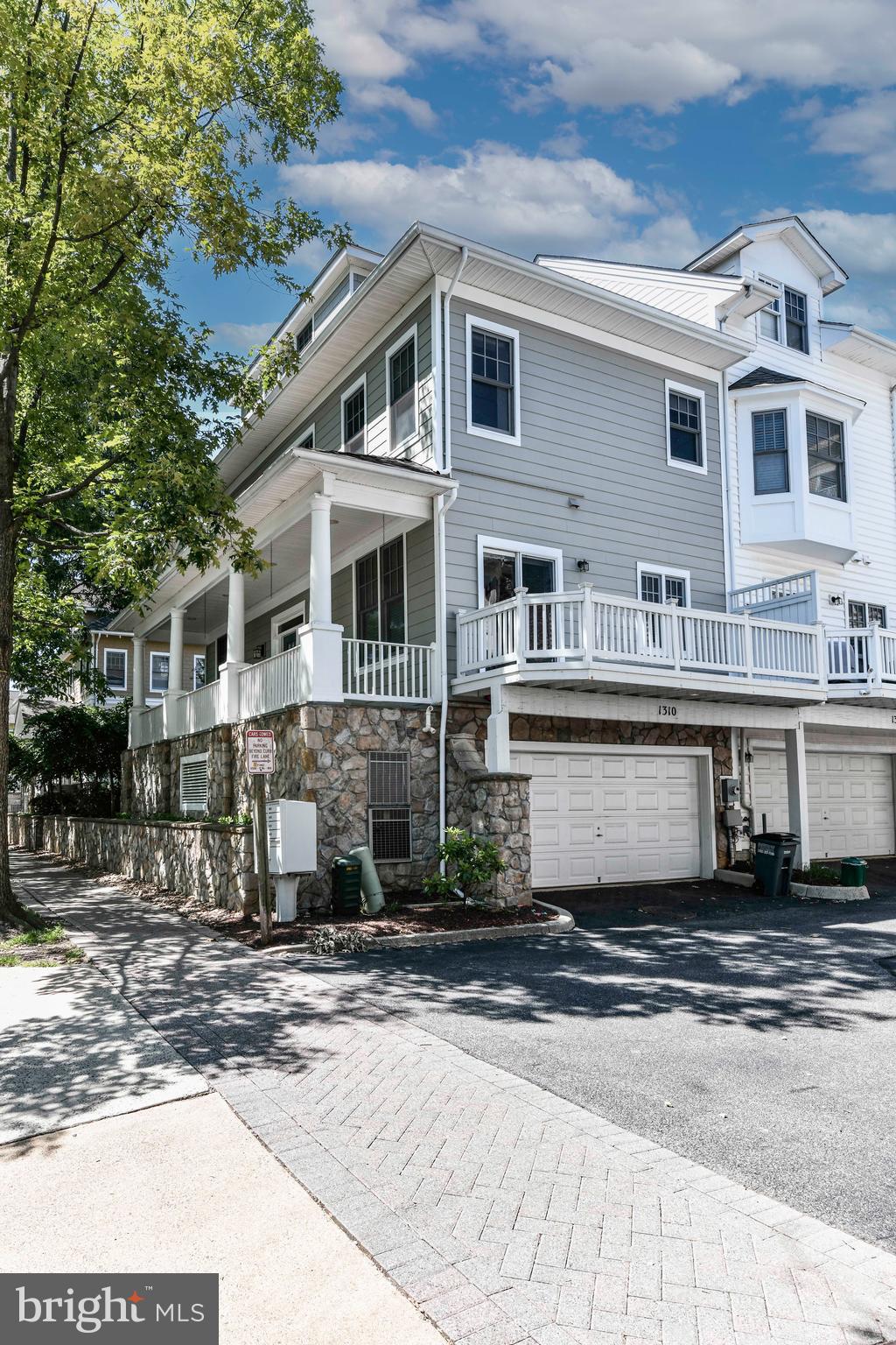 CLARENDON CENTER - Residential Lease