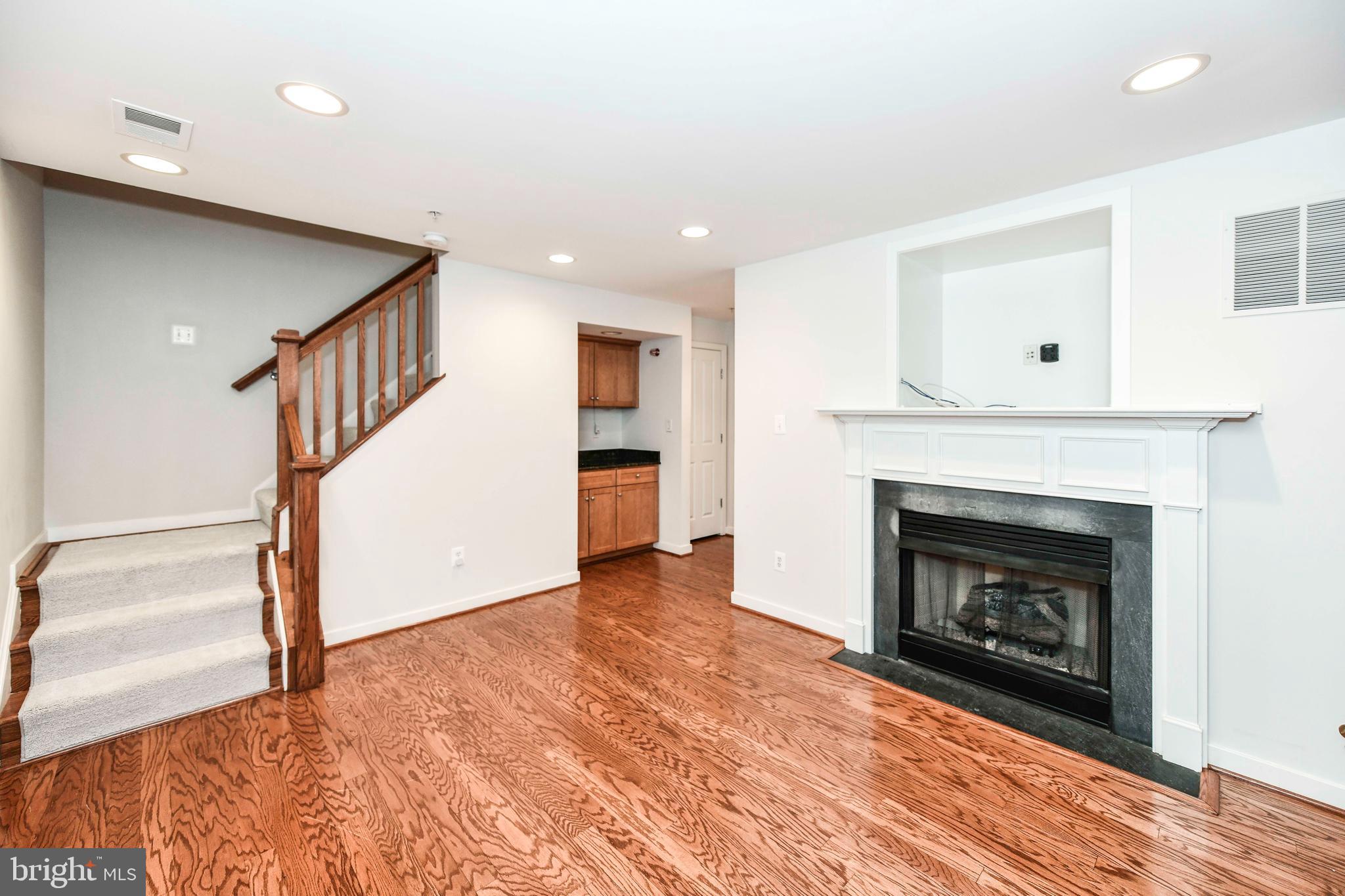 CLARENDON CENTER - Residential Lease