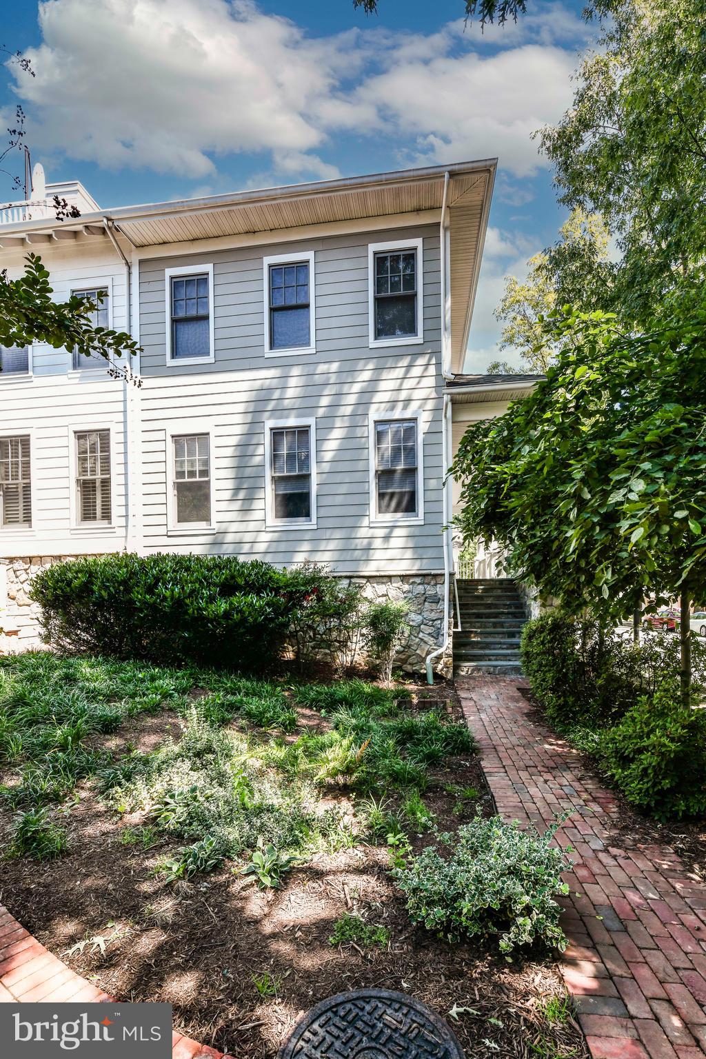 CLARENDON CENTER - Residential Lease