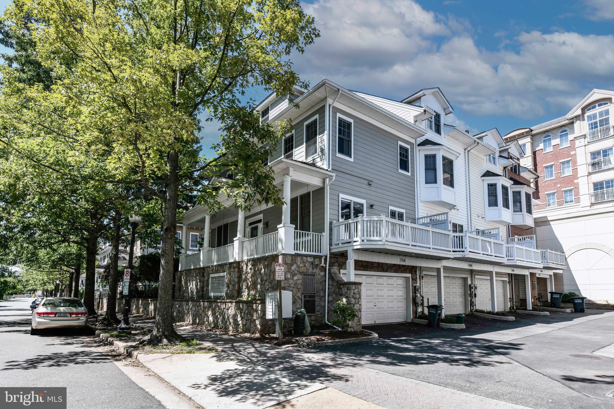 CLARENDON CENTER - Residential Lease