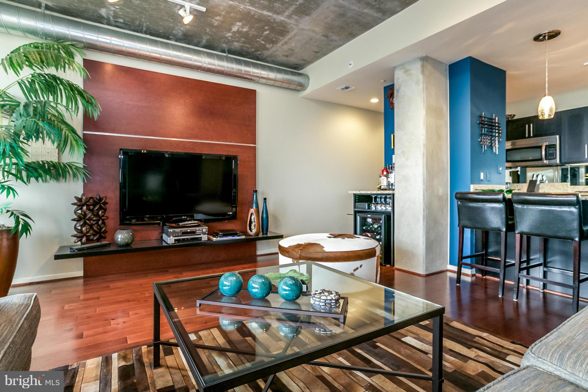 LOCUST POINT - Residential