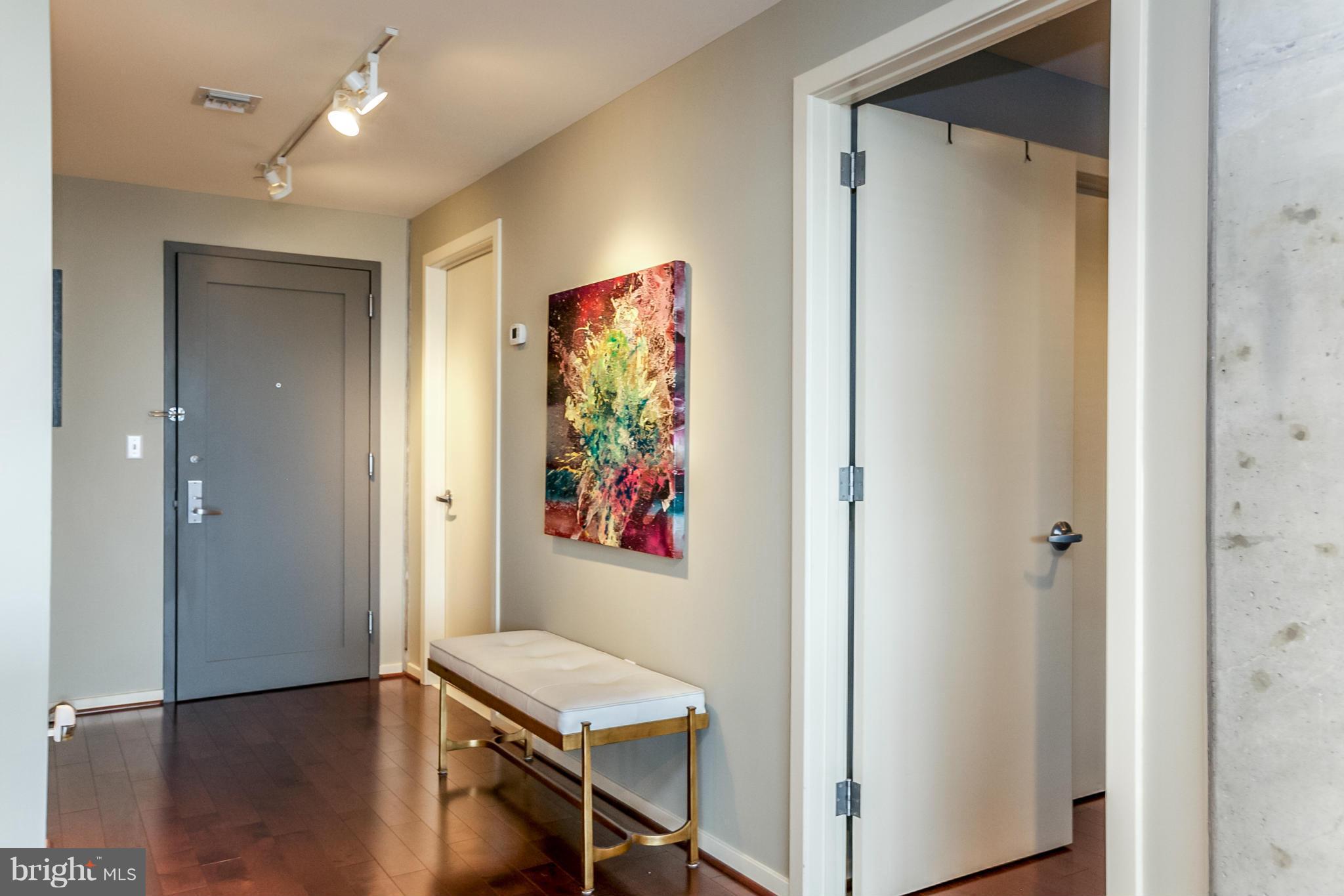 LOCUST POINT - Residential