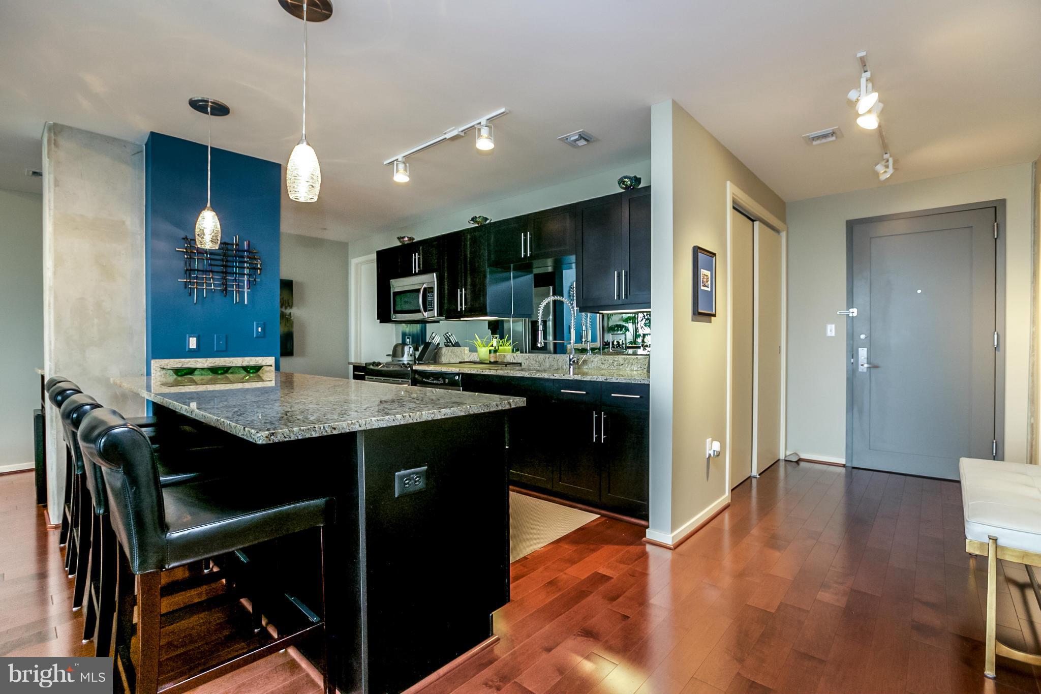 LOCUST POINT - Residential