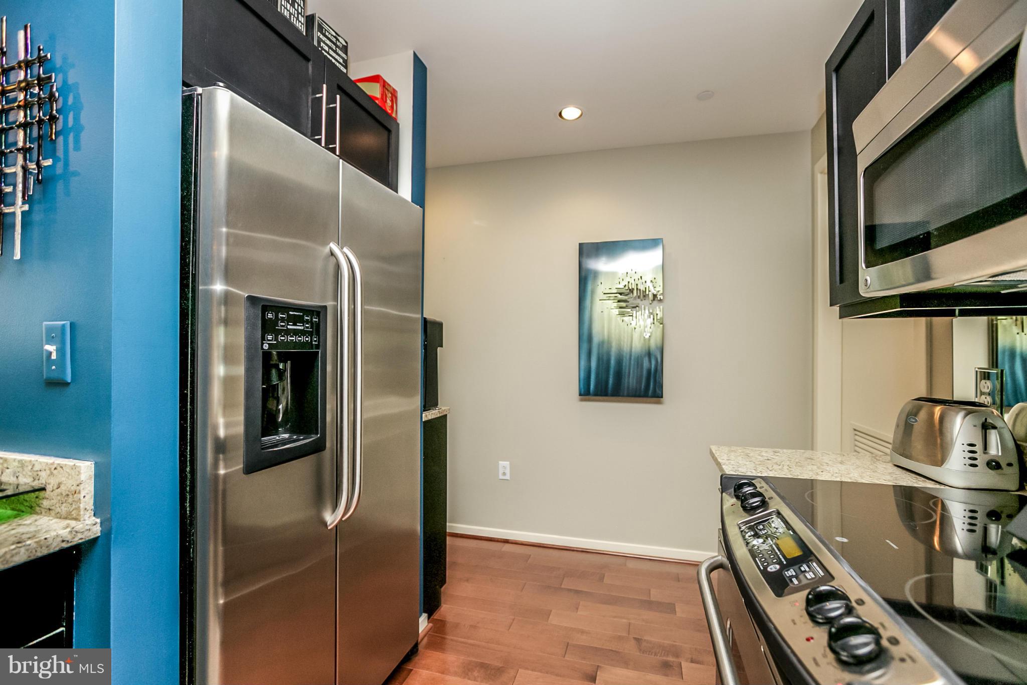 LOCUST POINT - Residential