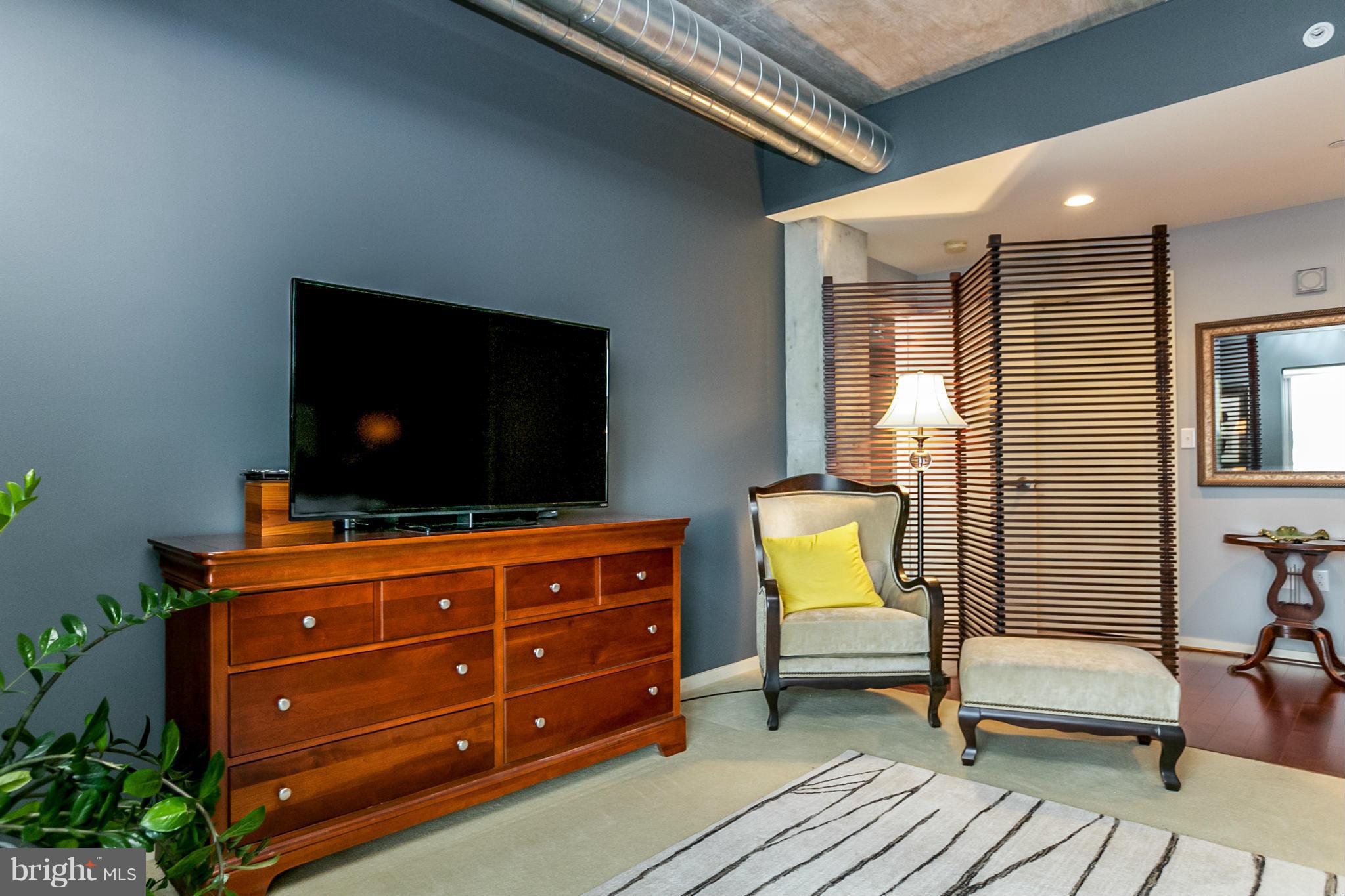 LOCUST POINT - Residential