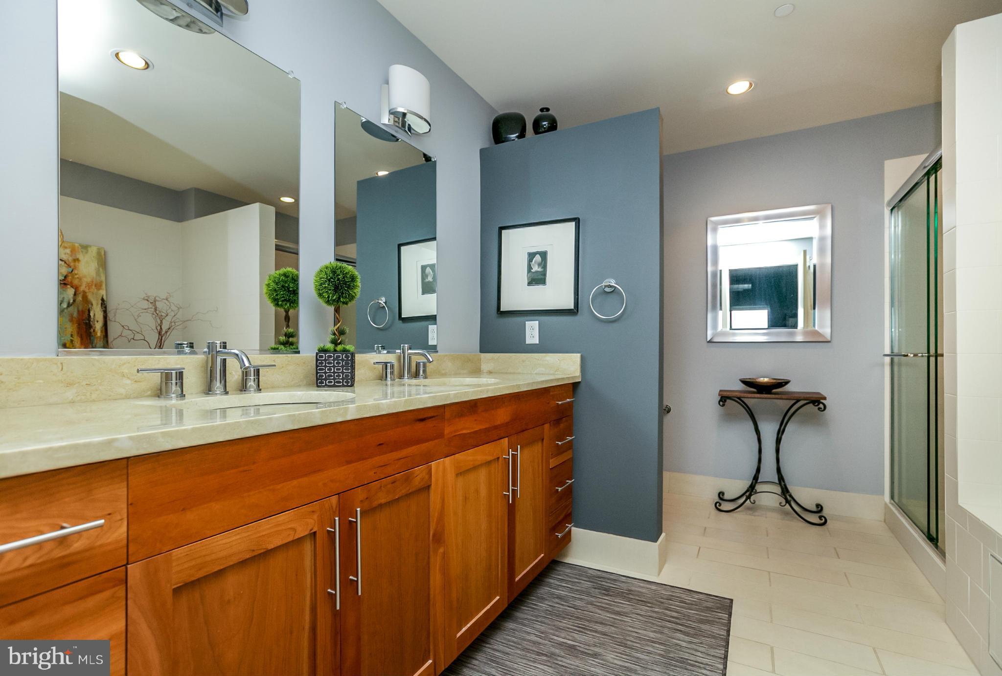 LOCUST POINT - Residential