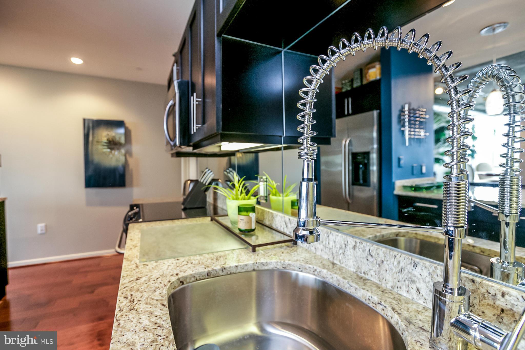 LOCUST POINT - Residential