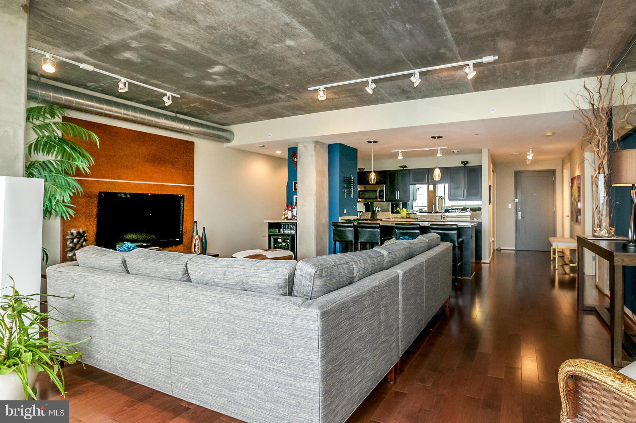 LOCUST POINT - Residential