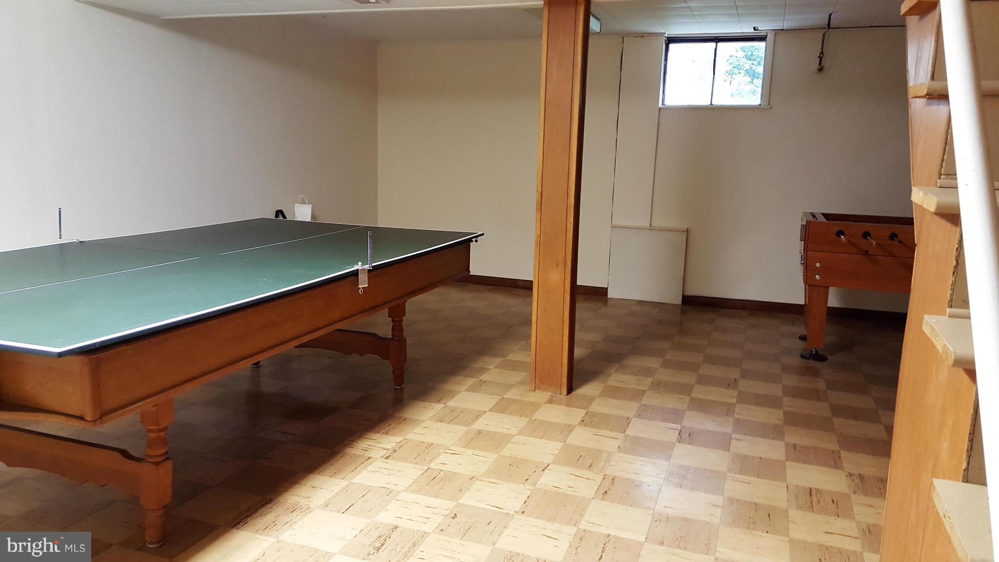 DUNN LORING WOODS - Residential Lease