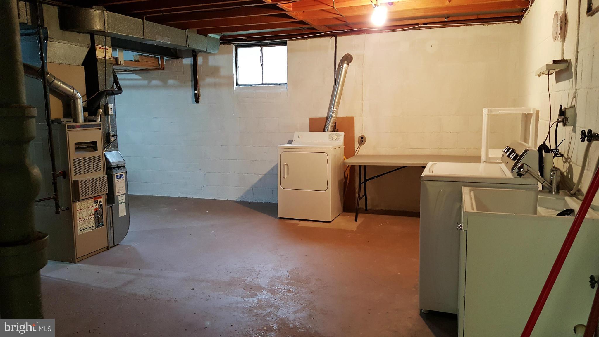 DUNN LORING WOODS - Residential Lease