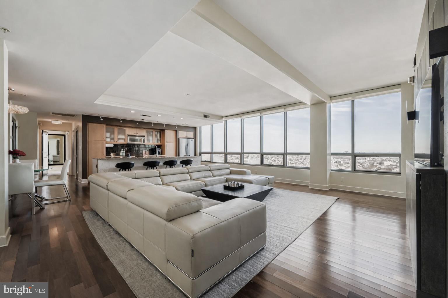 HARBOR EAST - Residential