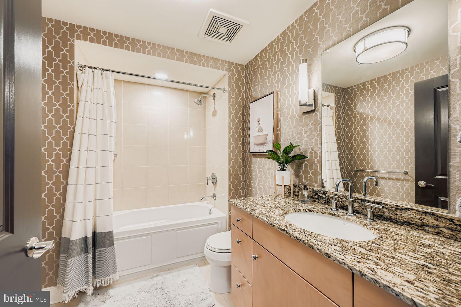 HARBOR EAST - Residential