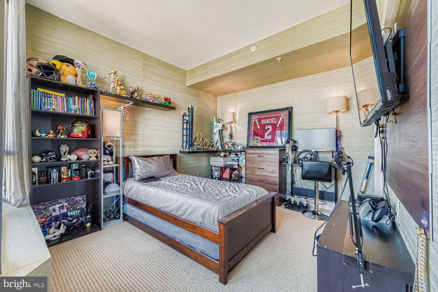 HARBOR EAST - Residential