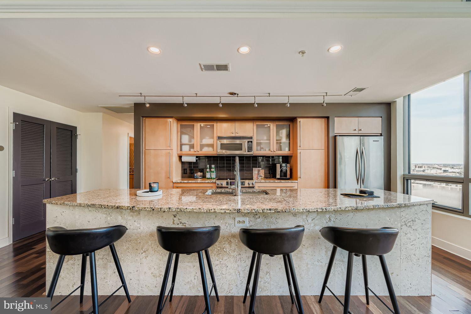 HARBOR EAST - Residential