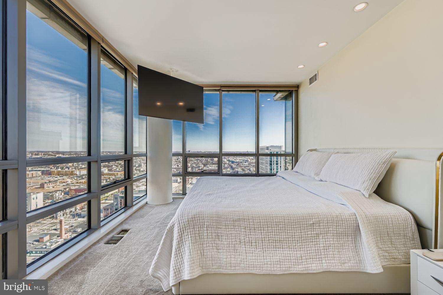 HARBOR EAST - Residential