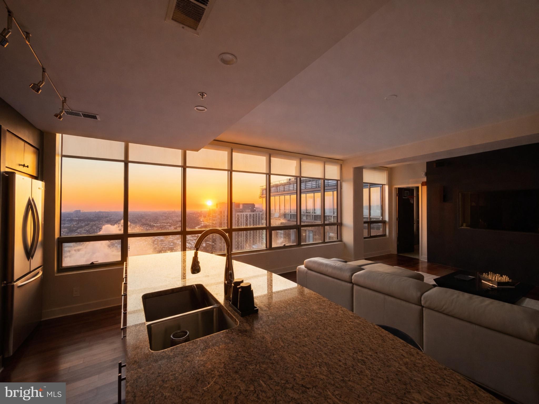 HARBOR EAST - Residential