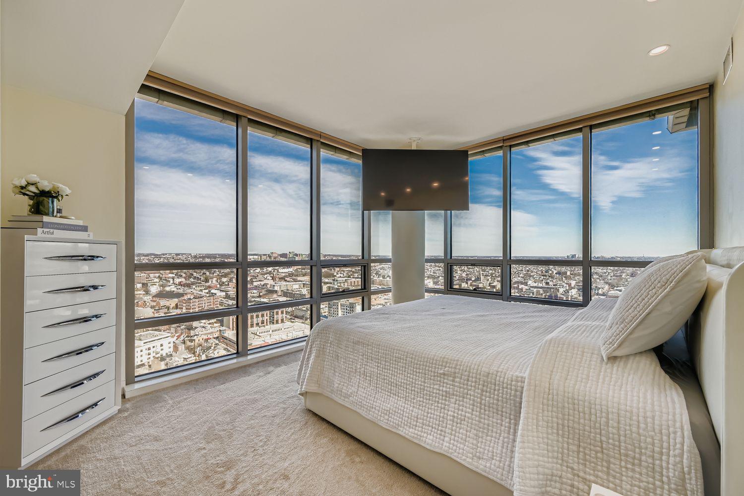 HARBOR EAST - Residential